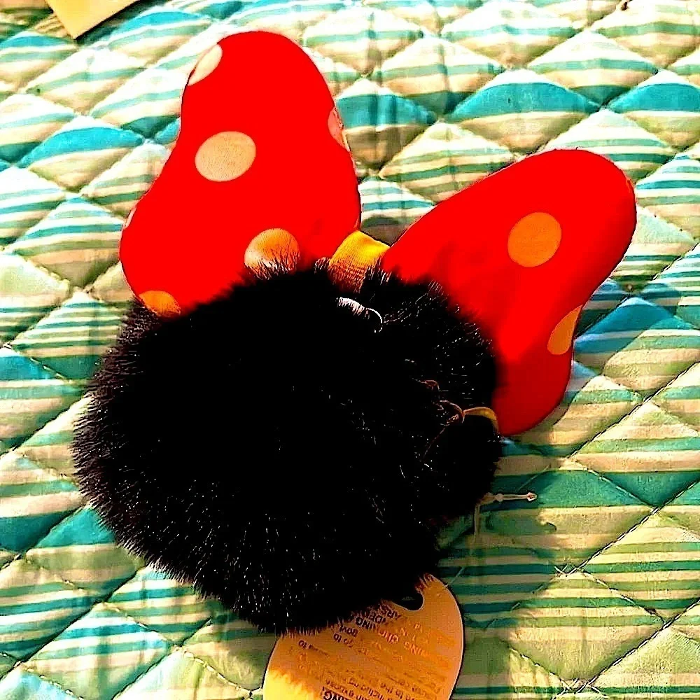 🆕 Minnie Mouse 4 Earrings and Keychain Bundle